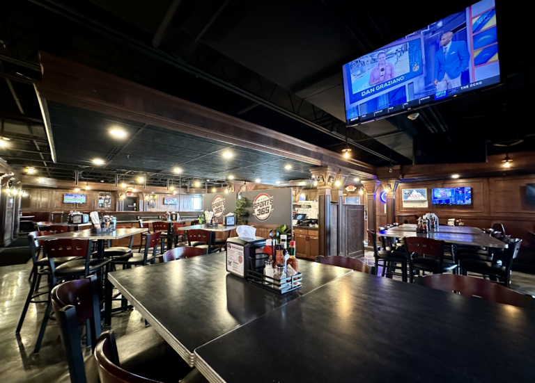 Looking for Restaurants near buffalo airport? Sports 365