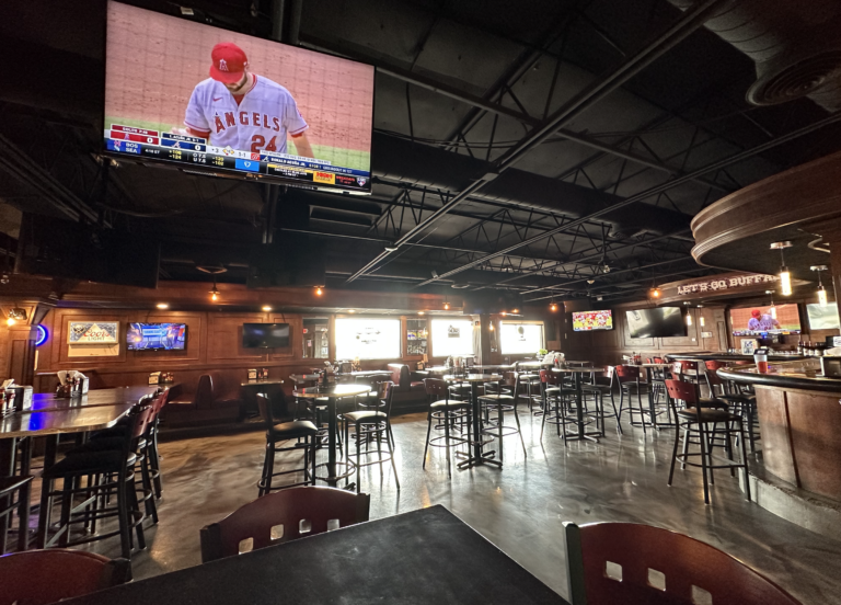 Looking for Restaurants near buffalo airport? Sports 365