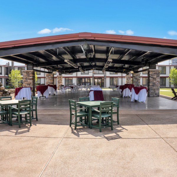 The Yard at The Buffalo Airport Hotel